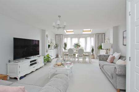 4 bedroom Terraced House for sale in Locksbridge Road, Andover, Andover, SP11