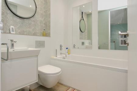 3 bedroom Detached house for sale in Farrs Avenue, Andover, SP10