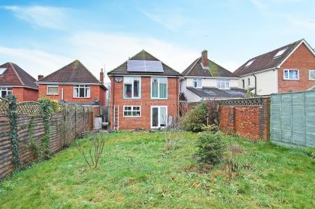 3 bedroom Detached house for sale in Farrs Avenue, Andover, SP10