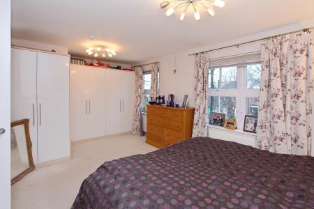 3 bedroom Detached house for sale in Farrs Avenue, Andover, SP10