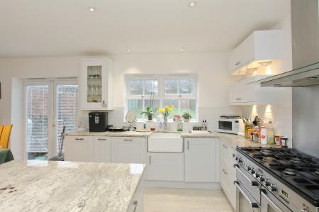 3 bedroom Detached house for sale in Farrs Avenue, Andover, SP10