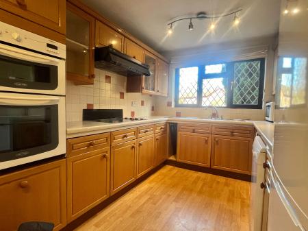 4 bedroom Detached house for sale in Lillywhite Crescent, Andover, Andover, SP10