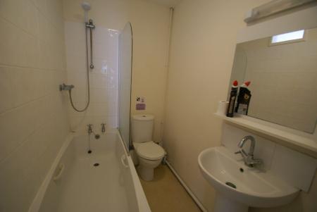 1 bedroom Flat to let in Junction Road, Andover, SP10