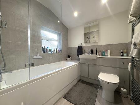 4 bedroom Detached house to let in Kingsley Park, Whitchurch, RG28