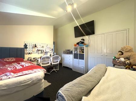 4 bedroom Detached house to let in Kingsley Park, Whitchurch, RG28