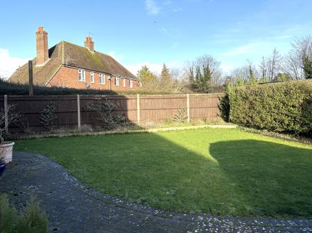 4 bedroom Detached house to let in Kingsley Park, Whitchurch, RG28