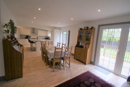 4 bedroom Detached house to let in Kingsley Park, Whitchurch, RG28