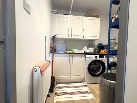 4 bedroom Detached house to let in Kingsley Park, Whitchurch, RG28