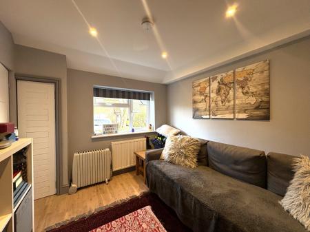 4 bedroom Detached house to let in Kingsley Park, Whitchurch, RG28