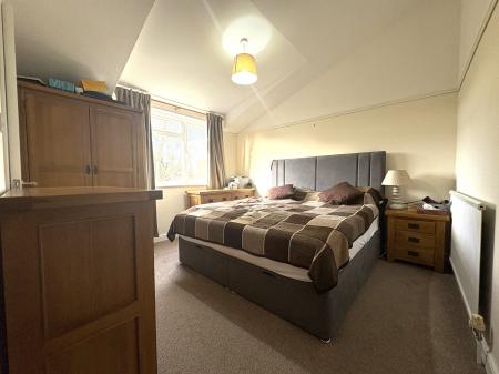 4 bedroom Detached house to let in Kingsley Park, Whitchurch, RG28