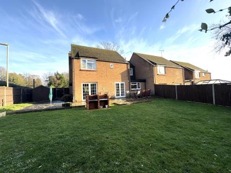 4 bedroom Detached house to let in Kingsley Park, Whitchurch, RG28