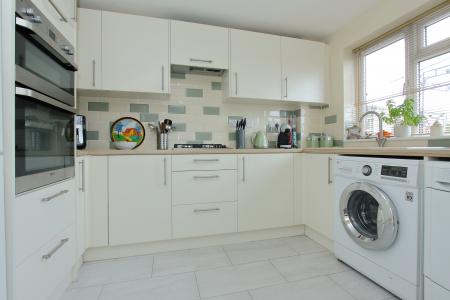 3 bedroom Semi-detached house for sale in Poynters close, Artists Way, Andover, SP10
