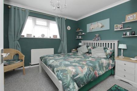 3 bedroom Semi-detached house for sale in Poynters close, Artists Way, Andover, SP10