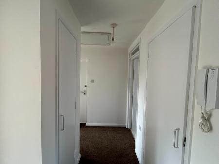 2 bedroom Flat to let in Vincent Drive, Andover, SP10