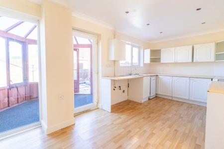 3 bedroom End of terrace house for sale in Wood Park, Ludgershall