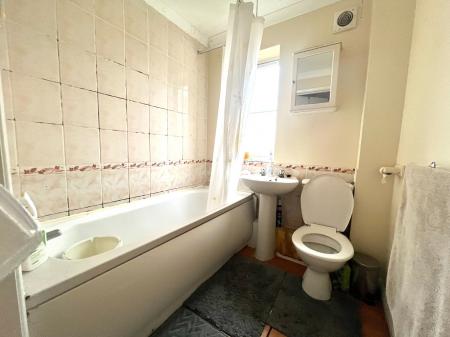 1 bedroom Flat to let in Station Approach, Ludgershall, SP11