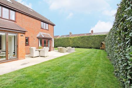 6 bedroom Detached house for sale in Blue Hayes Close, Andover, Andover, SP10