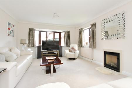 6 bedroom Detached house for sale in Blue Hayes Close, Andover, Andover, SP10