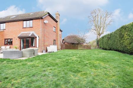 6 bedroom Detached house for sale in Blue Hayes Close, Andover, Andover, SP10