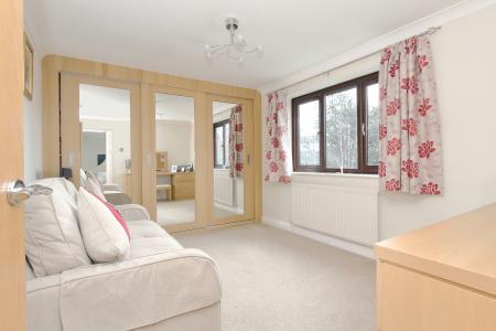 6 bedroom Detached house for sale in Blue Hayes Close, Andover, Andover, SP10