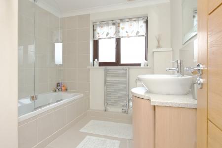 6 bedroom Detached house for sale in Blue Hayes Close, Andover, Andover, SP10