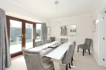 6 bedroom Detached house for sale in Blue Hayes Close, Andover, Andover, SP10