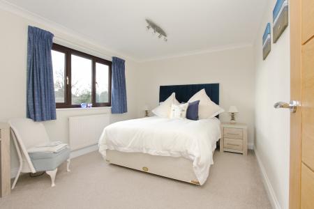 6 bedroom Detached house for sale in Blue Hayes Close, Andover, Andover, SP10