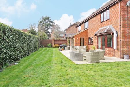 6 bedroom Detached house for sale in Blue Hayes Close, Andover, Andover, SP10