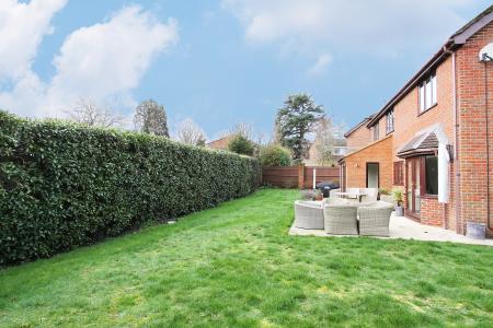 6 bedroom Detached house for sale in Blue Hayes Close, Andover, Andover, SP10