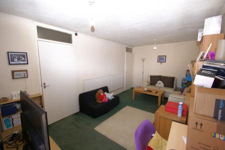1 bedroom Flat to let in Weyhill Road, Andover, SP10