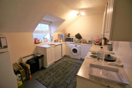 2 bedroom Flat to let in London Street, Andover, SP10