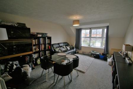 2 bedroom Flat to let in London Street, Andover, SP10