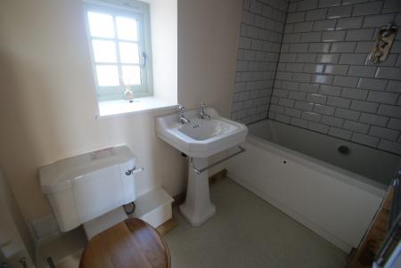 2 bedroom Terraced House to let in Church Street, Collingbourne, SN8
