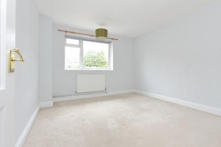 2 bedroom Maisonette to let in Neville Close, Andover