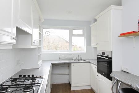 2 bedroom Maisonette to let in Neville Close, Andover