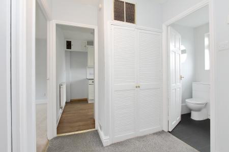 2 bedroom Maisonette to let in Neville Close, Andover