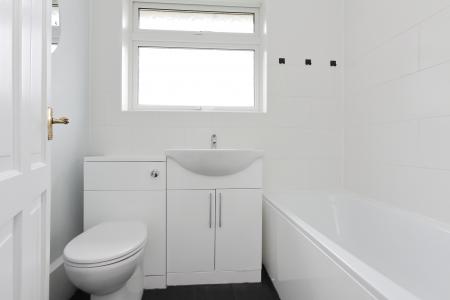 2 bedroom Maisonette to let in Neville Close, Andover