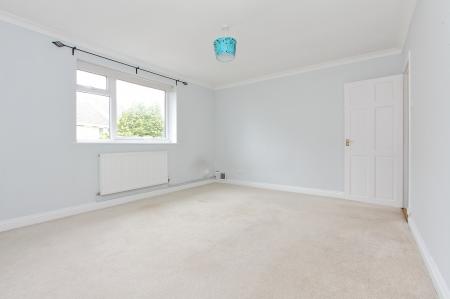 2 bedroom Maisonette to let in Neville Close, Andover