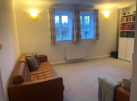 2 bedroom Flat to let in The Cloisters, Junction Road, Andover