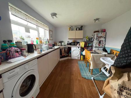3 bedroom Terraced House to let in Wood Park, Ludgershall
