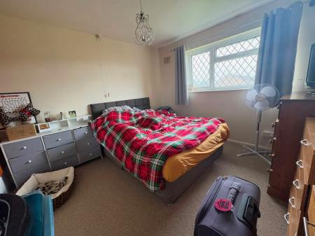 3 bedroom Terraced House to let in Wood Park, Ludgershall