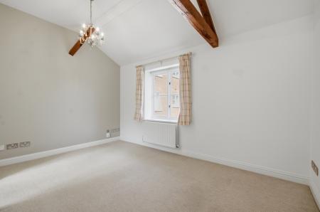 1 bedroom Flat for sale in The Cloisters, Junction Road