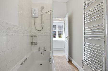 1 bedroom Flat for sale in The Cloisters, Junction Road