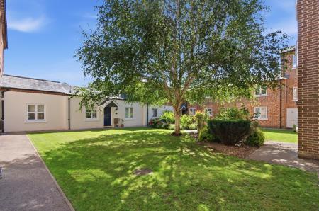 1 bedroom Flat for sale in The Cloisters, Junction Road