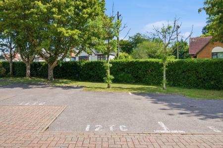 1 bedroom Flat for sale in The Cloisters, Junction Road
