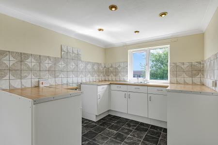 1 bedroom Flat for sale in Landseer Court, Artists Way, Andover