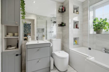 3 bedroom Detached house for sale in Weyhill Gardens, Weyhill