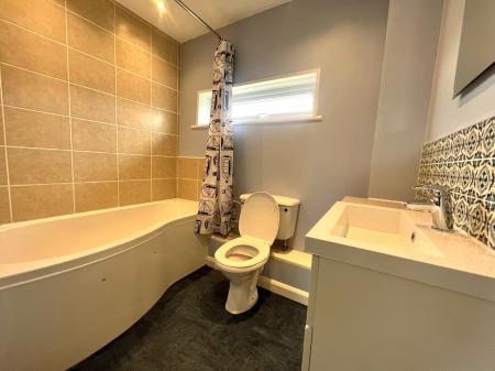3 bedroom House to let in Strathfield Road, Andover, SP10