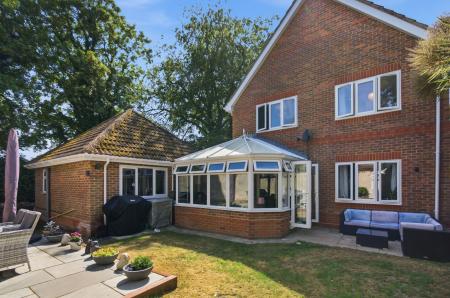 5 bedroom Detached house for sale in Hardyfair Close, Weyhill