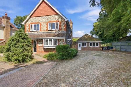 5 bedroom Detached house for sale in Hardyfair Close, Weyhill